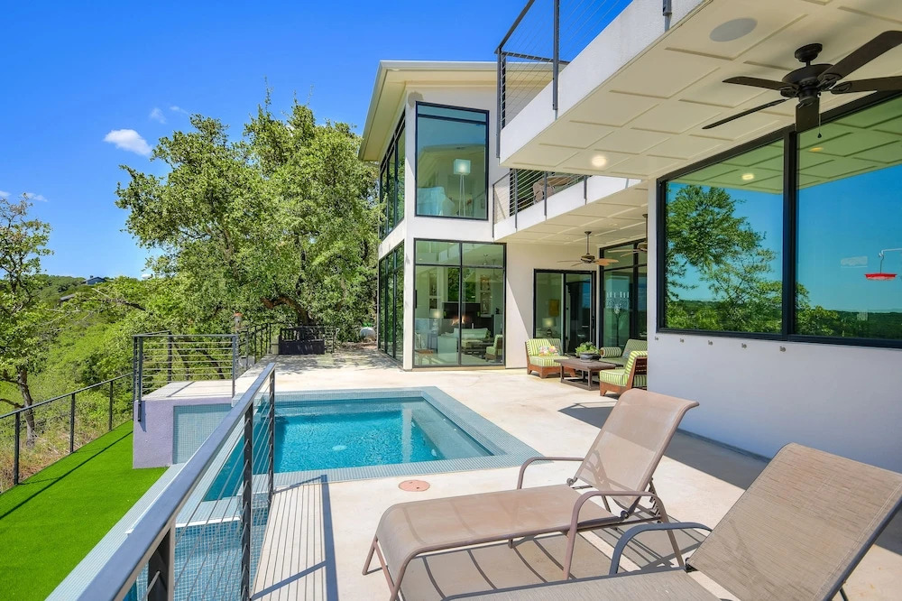 The Arrive Clifftop Estate 5 Bedrooms 5.5 Bathrooms Home