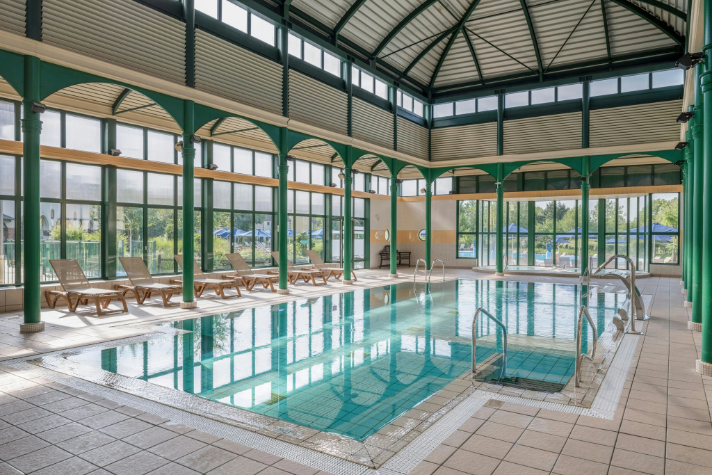 Отель Marriott Village dIle-de-France