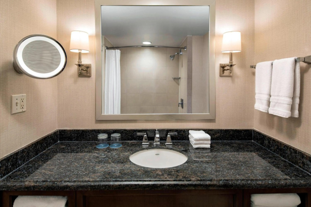 Sheraton Norfolk Waterside Hotel