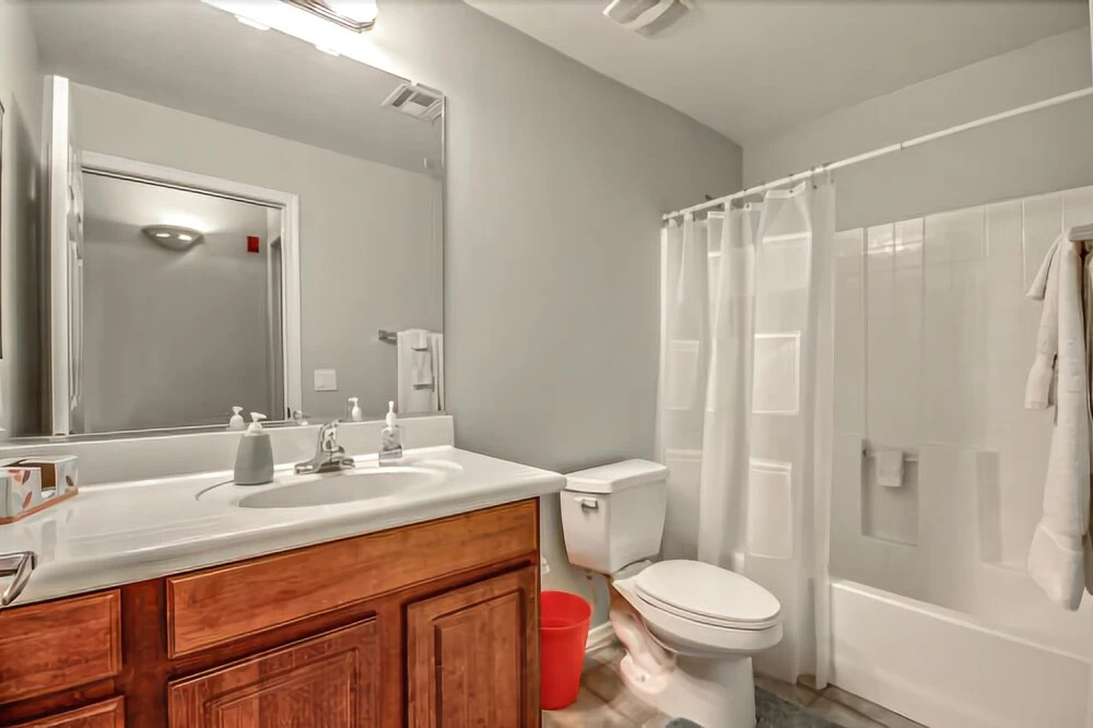 Devonshire #3032 - 2 Br condo by RedAwning