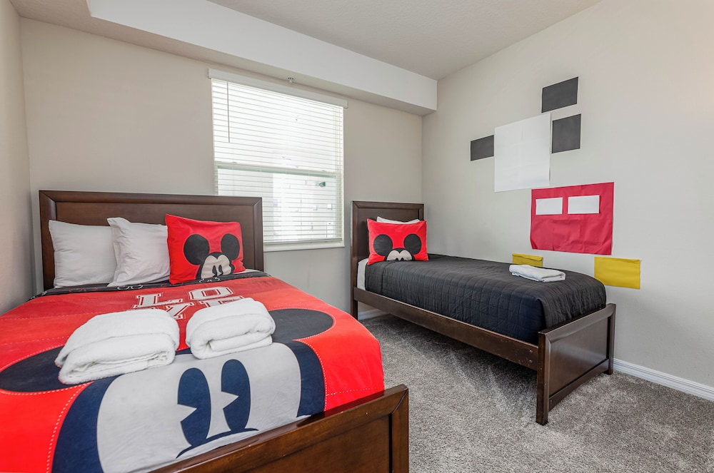 Comfortable 2BR Condo w/ Lake Views