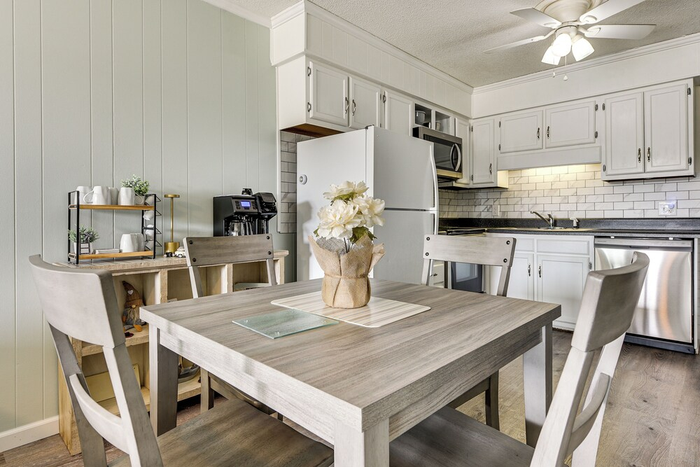 3 Mi to Broadway at the Beach: Oceanfront Getaway!