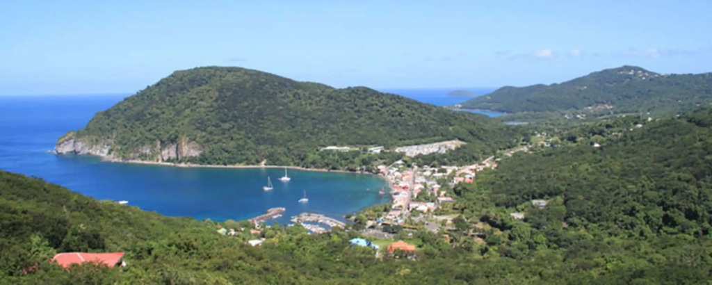 Appartement de 3 chambres avec vue sur la mer terrasse et wifi a Deshaies a 1 km de la plage