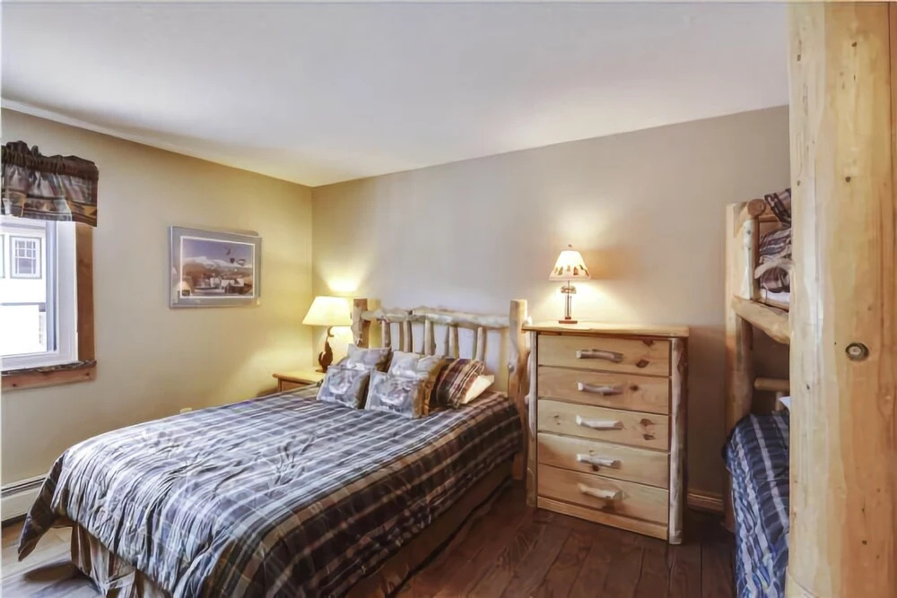 Tannhauser 212 - 2 Br Condo