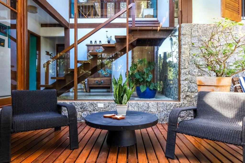 Casa em condomínio na Ilhabela a poucos metros da praia do Siriúba da Vila