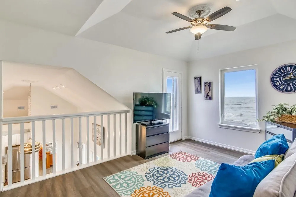 Kahala Beachfront by Ryson Vacation Rentals