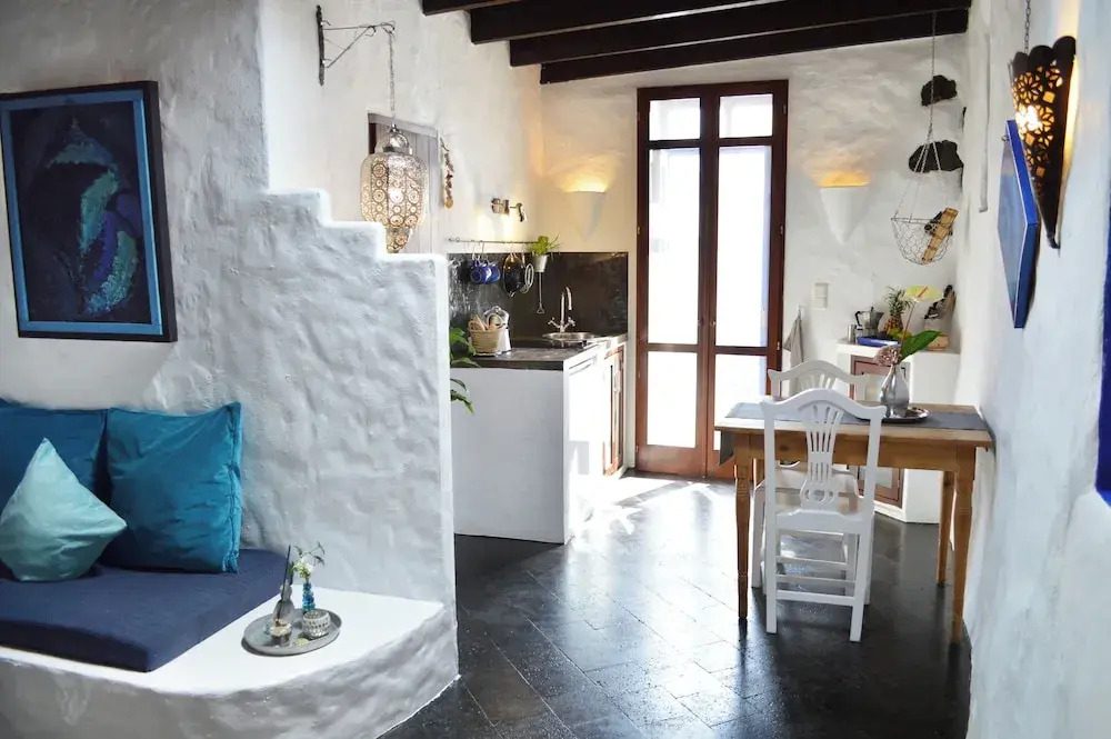 Stylish Getaway With Secluded Patio in Lava Finca