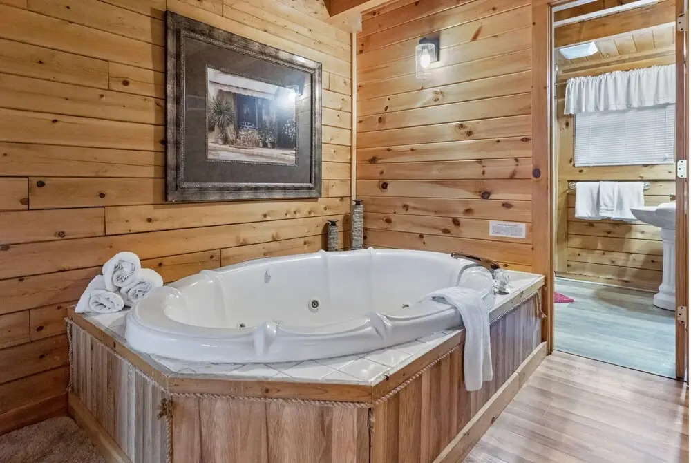 Real Log 4 2 Views Hot tub 15 min to Gburg PF