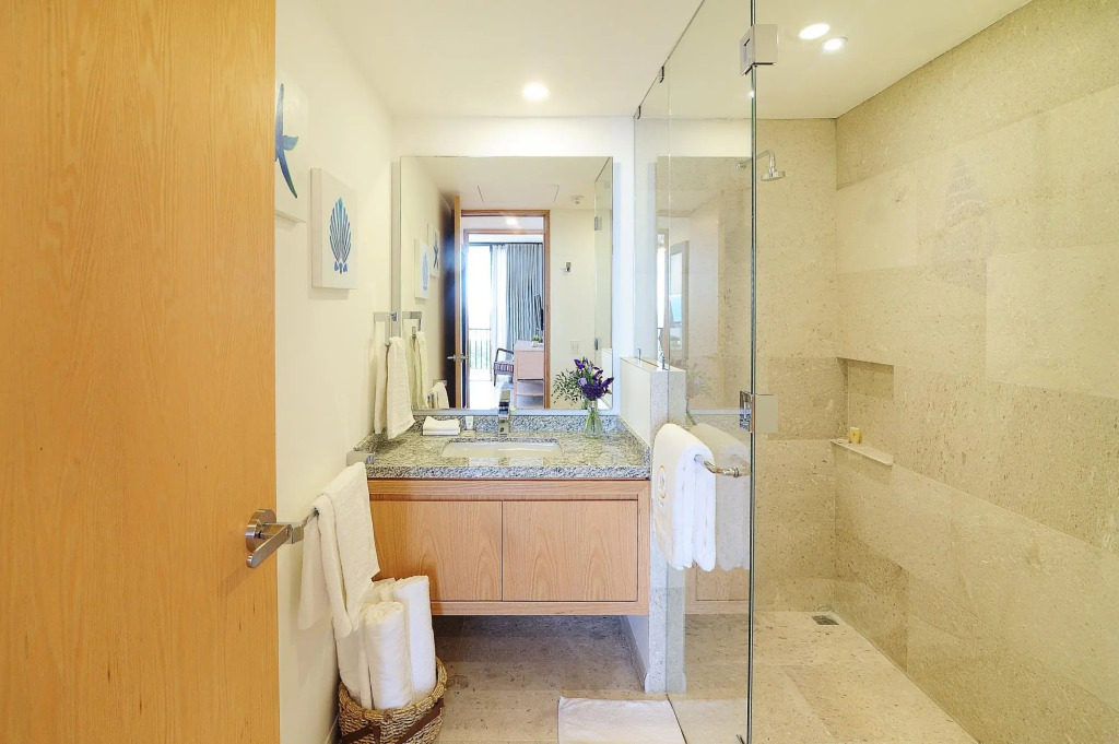 Condo Solaria G202 in Ventanas Residencial