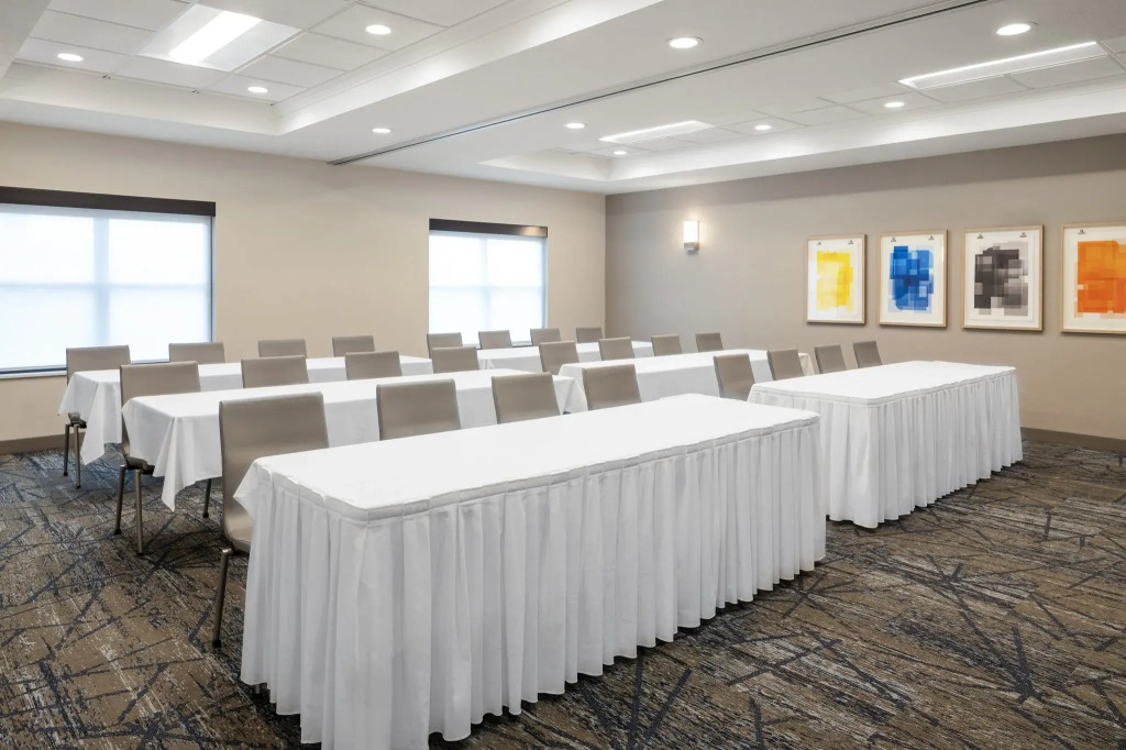 Holiday Inn Express & Suites - Green Bay East by IHG