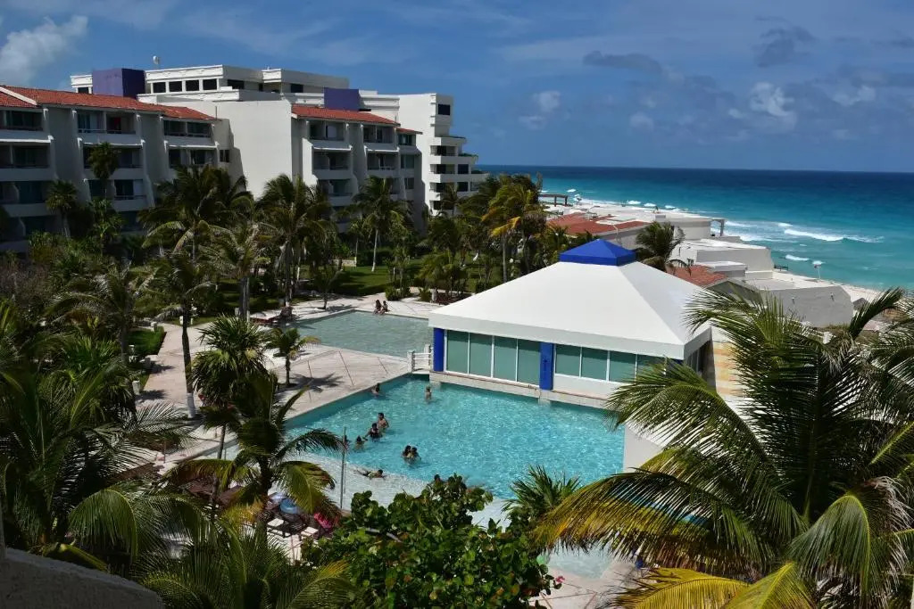 Solymar Condo Beach Resort by Casago