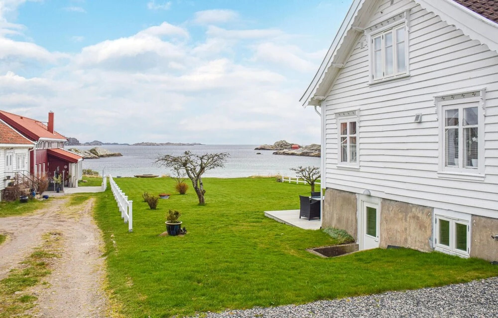 3 Bedroom Cozy Home In Lindesnes