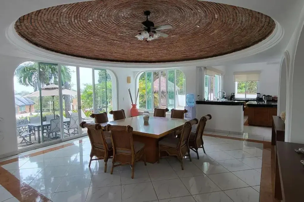 Heated Pool & Chef with Full Staff Included - 30 guest