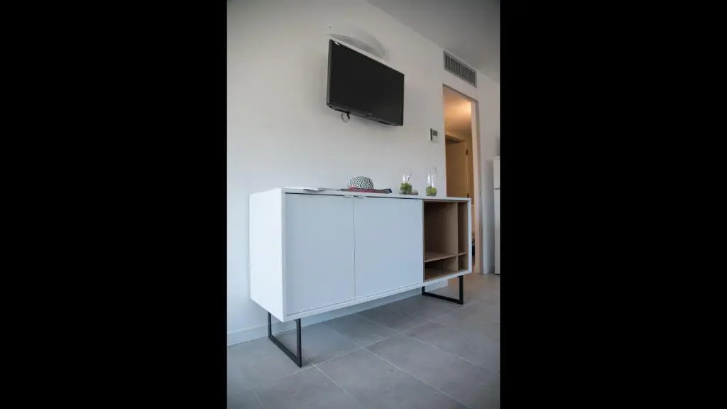 Stylish Residenza Torre Bianca 2 Bedroom Apartment Sleeps 5