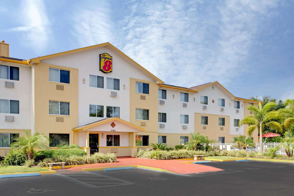 Super8 by Wyndham NEARBY Clearwater St Petersburg International Airport