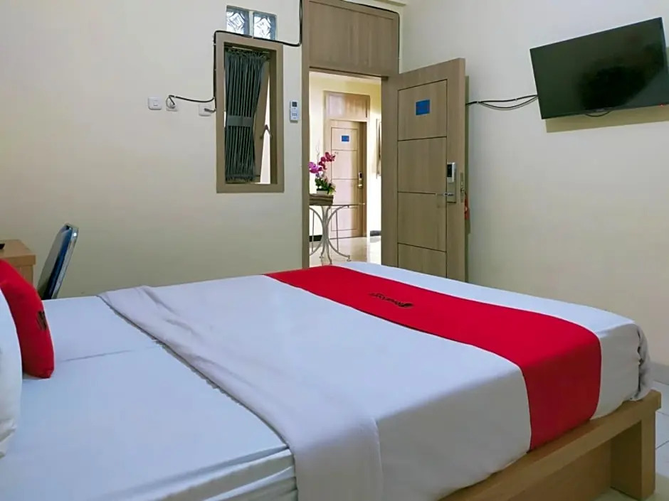 RedDoorz @ Jalan Kolonel Haji Burlian Palembang 2