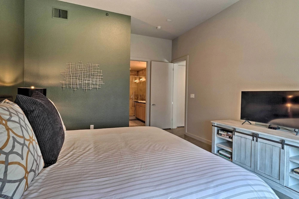 Urban Escape in Sola w/ Private Patio!