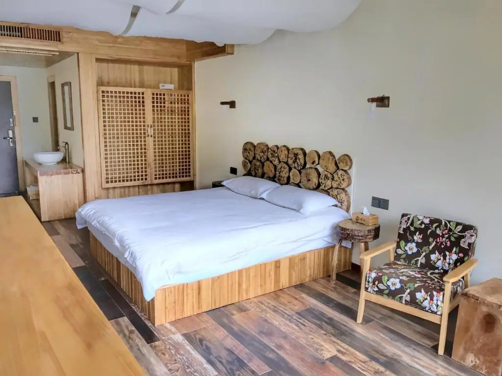 The Lake View Deyishe Resort in Thousand Island Lake