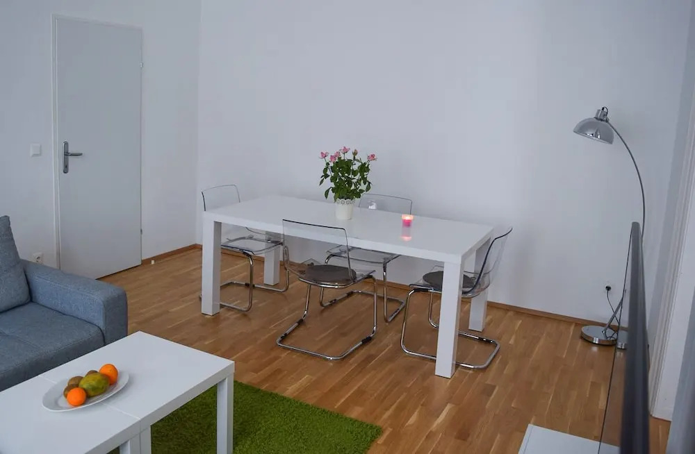 Modern apartment in Vienna near Danube