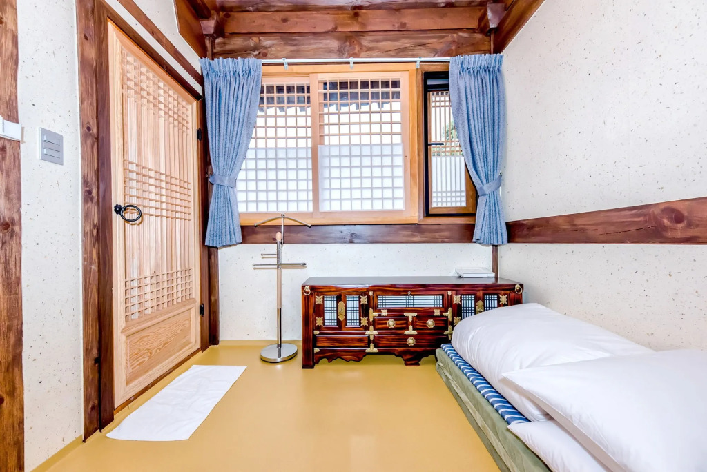 Jeju Hanok Hotel Hallagung