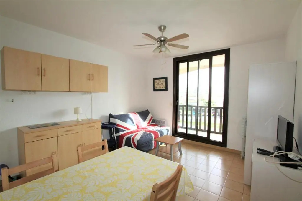 CAPESTANG - Studio cabine 4 pers proche de la plage et parking