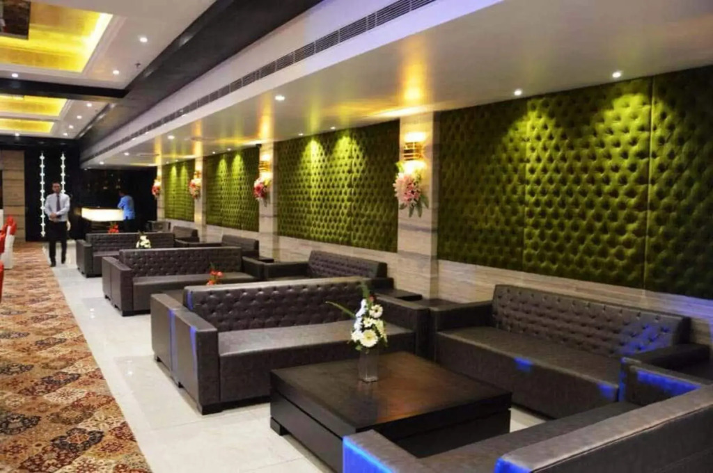 Red Apple Hotel