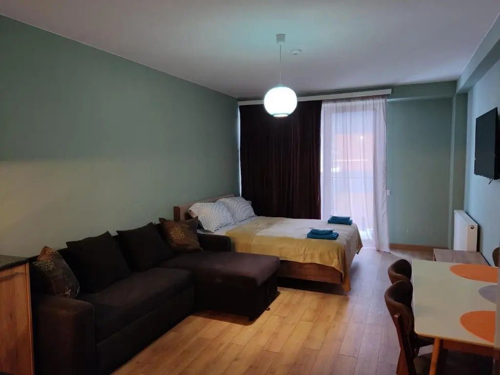 Atrium 413