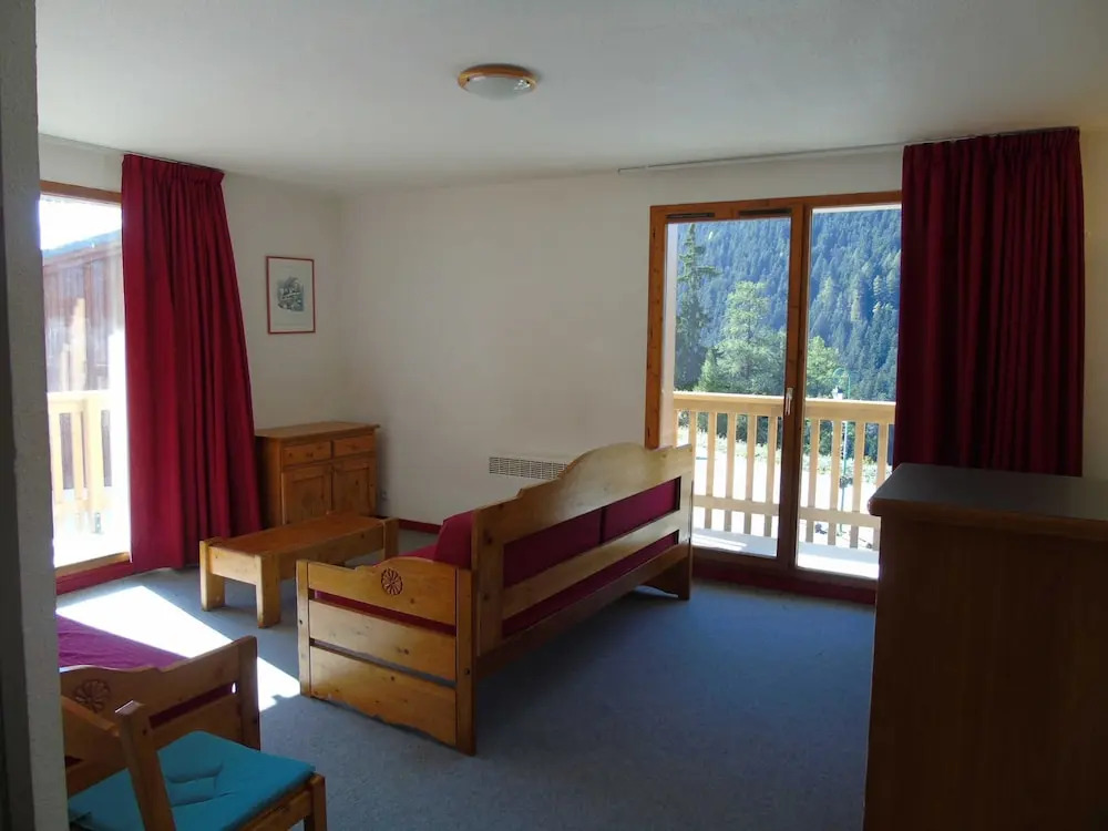 Lou Services Apartment CB18 LSI 001
