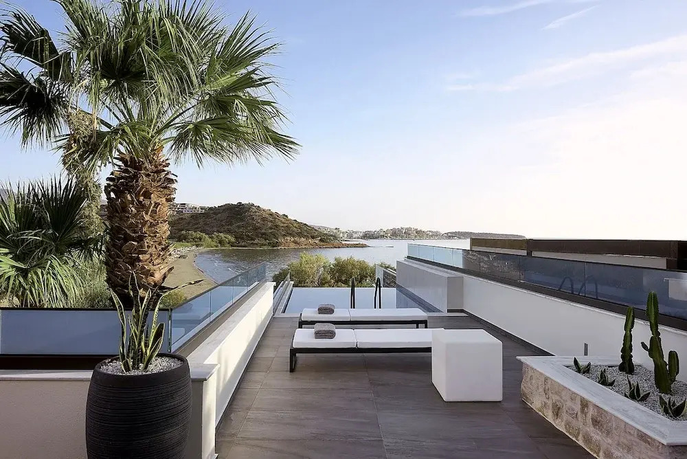 Private Beachfront Villa With two Heated Pools Outdoor tub and bbq Meters Away From Sandy Beach