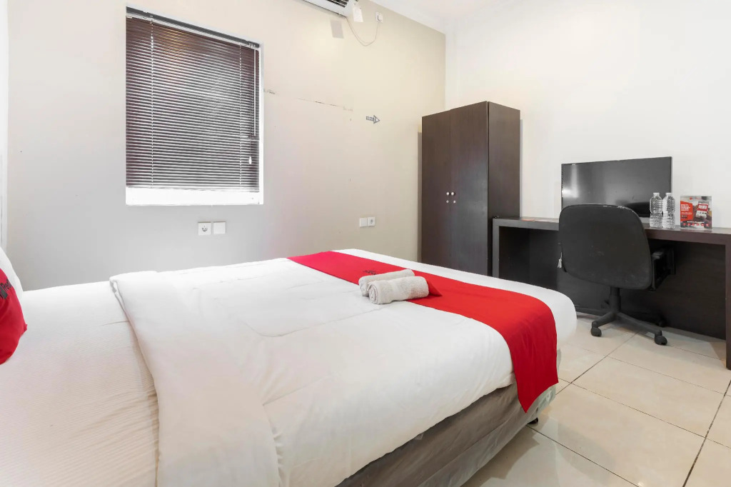 RedDoorz near T1 Juanda Airport