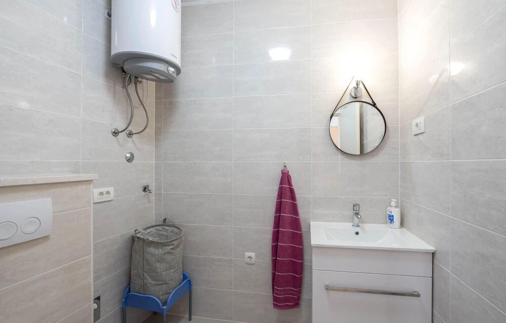 3 Bedroom Cozy Home In Povlja
