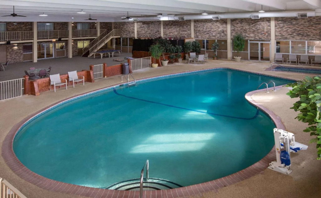 EverSpring Inn and Suites