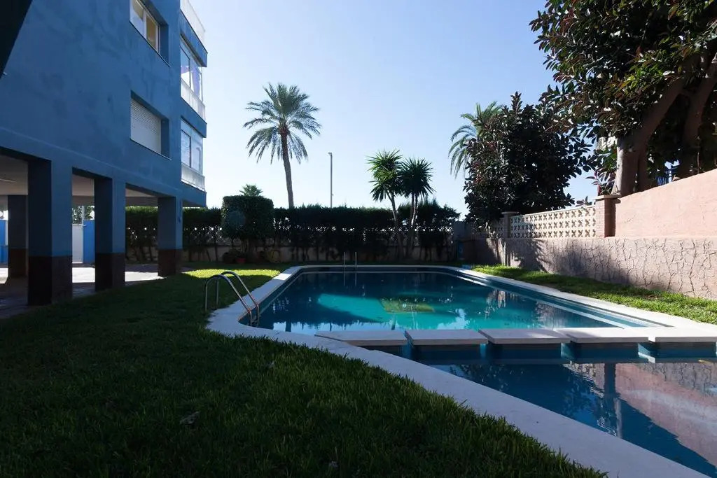 Apartamento en 1era linea mar con terraza de 25m2
