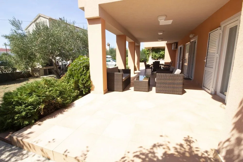Studios & Rooms Fiesta