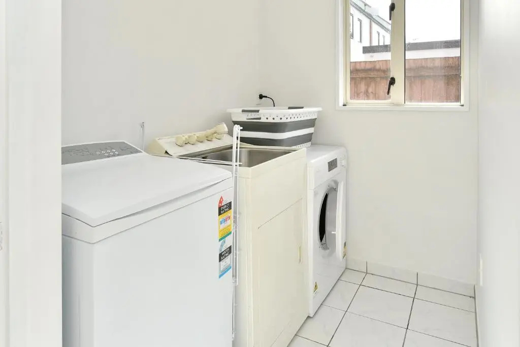 City Haven - 4BR for Families & Friends, Secure Parking