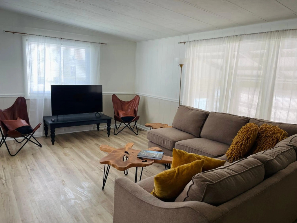 Pet friendly 3 bedroom single family house