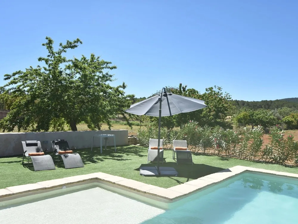 Spacious Holiday Home in San Rafael With Swimming Pool