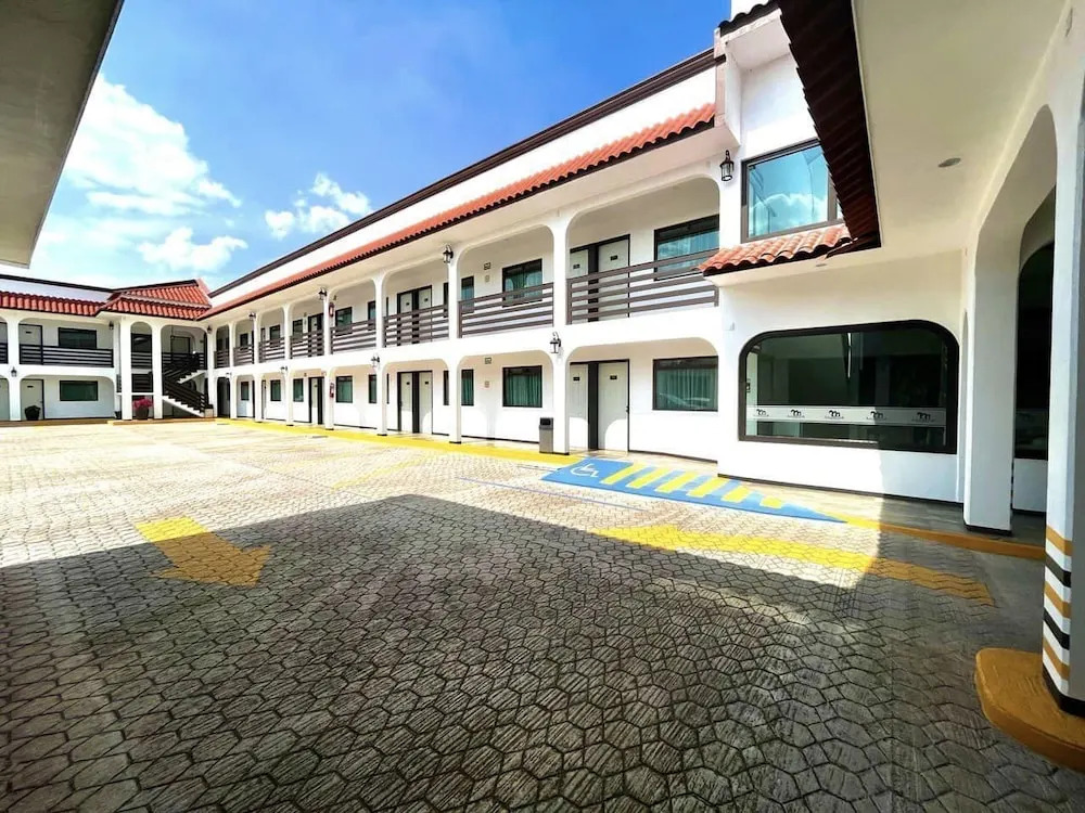 HOTEL LOS PORTALES CHIGNAHUAPAN