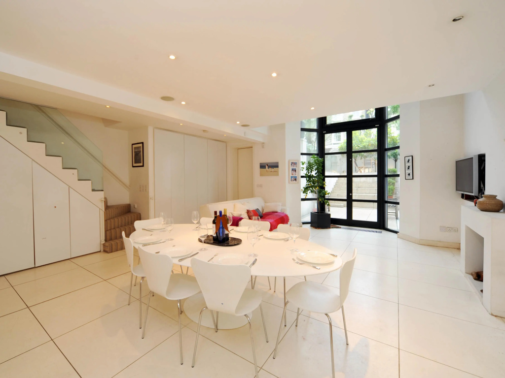 Veeve  Impressive 6 Bed Family Home Holland Park Kensington
