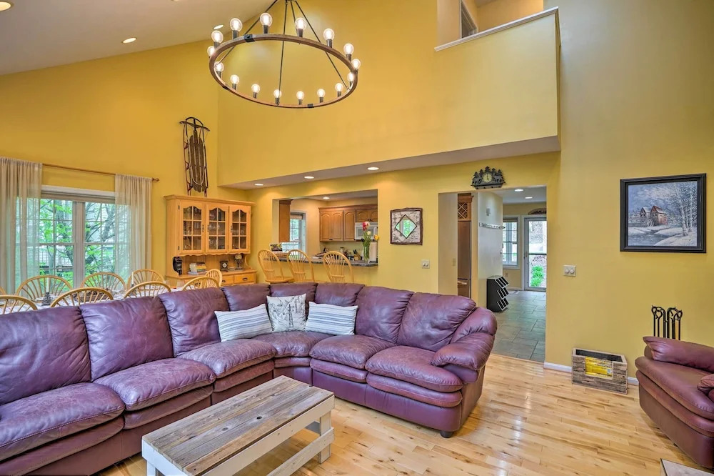 Family-friendly Hancock Home: Walk to Slopes!