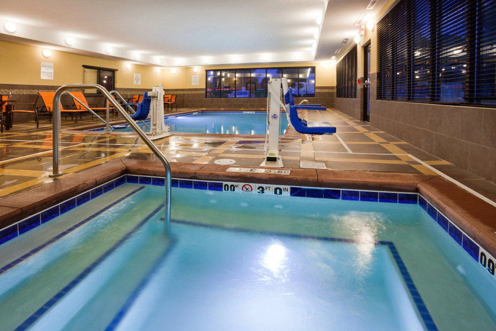 Holiday Inn Express & Suites Davenport by IHG