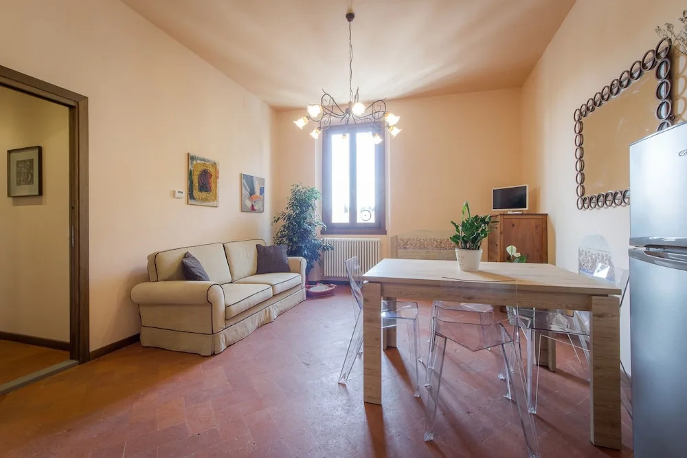 House in Florence Red