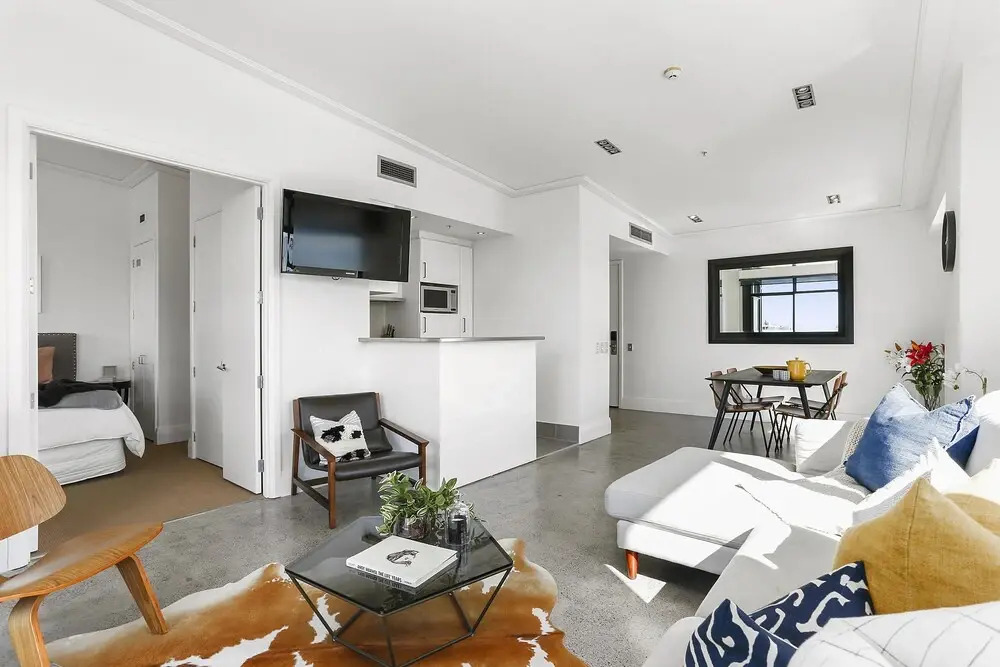 Bright Modern One Bed Marina Penthouse - by Urban Butler