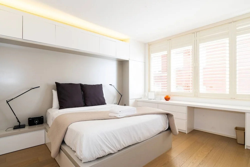 2 Bedroom Apartment with Bay View