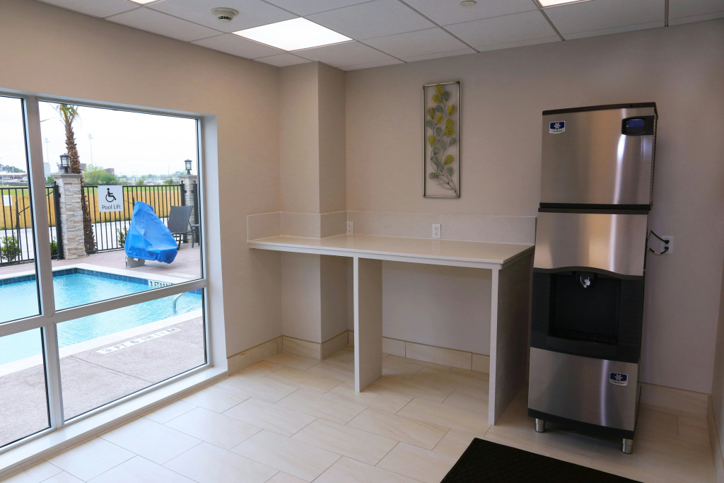Holiday Inn Express & Suites - Houston IAH - Beltway 8 by IHG