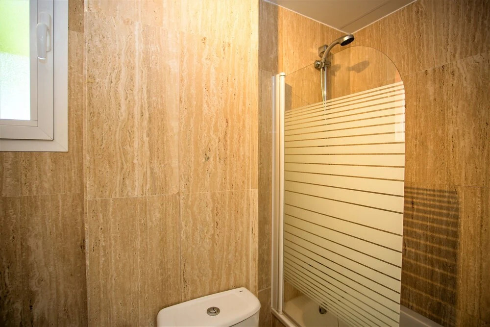 Delightful 2 Bed Apartment with sea views PW10