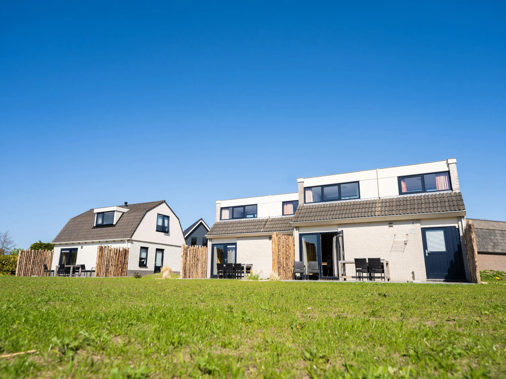Cozy house with unobstructed view, located on Texel