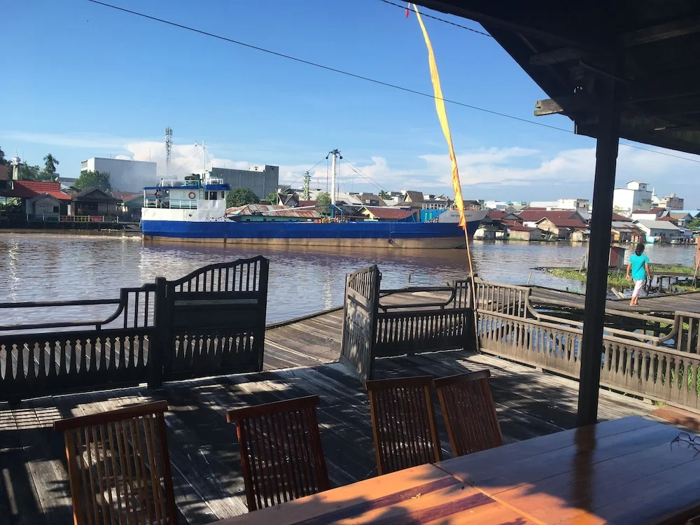 Arut Riverside Guesthouse