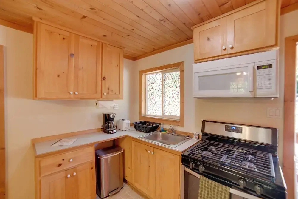 Golf & Hike: Cobb Mountain Cabin in Scenic Forest