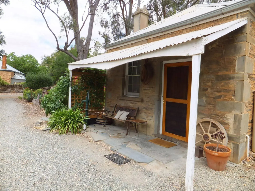 Reillys Wines Heritage Cottages